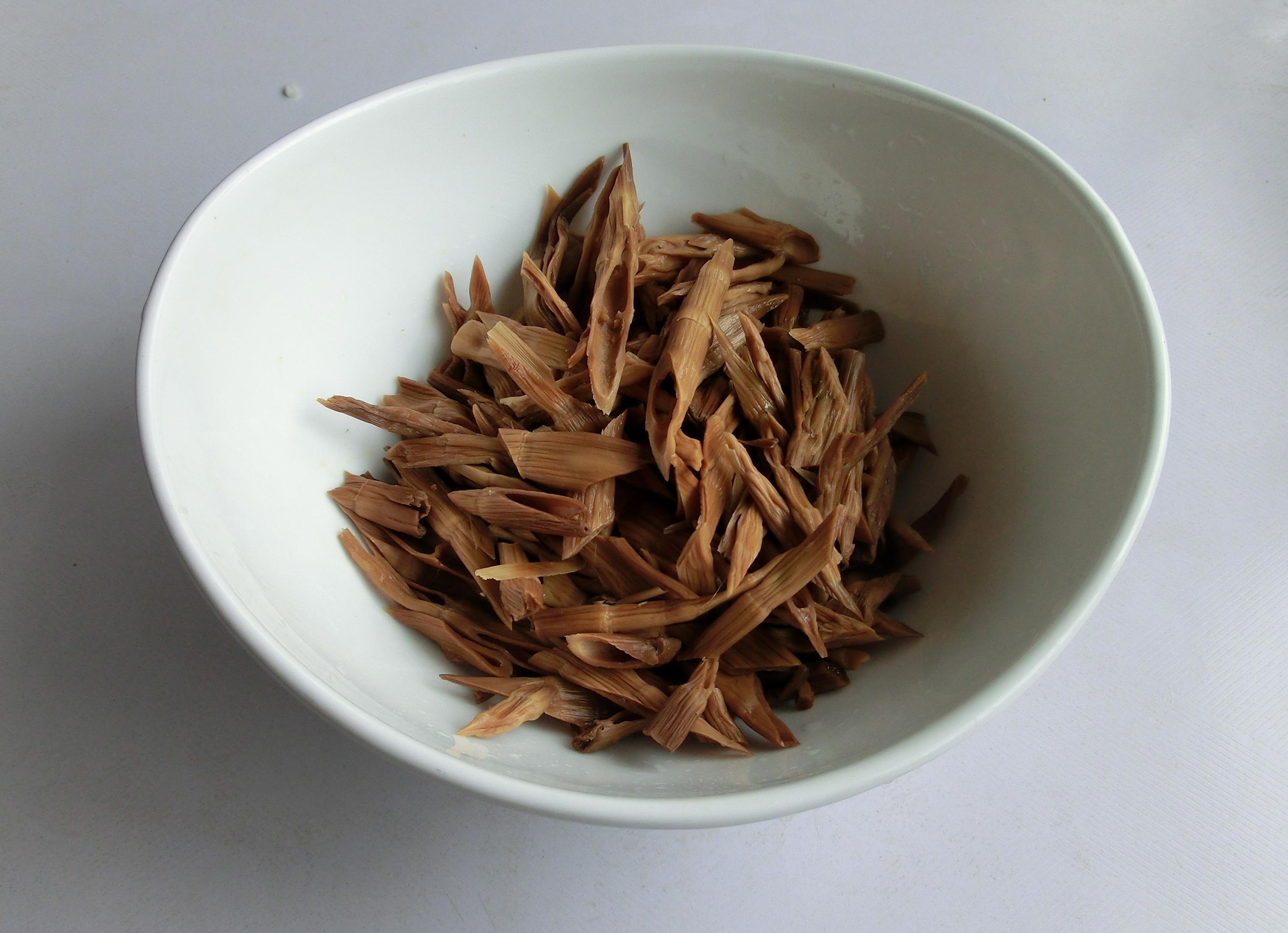 干竹笋用热水泡还是冷水泡（笋干的最快泡发方法及做法）-5