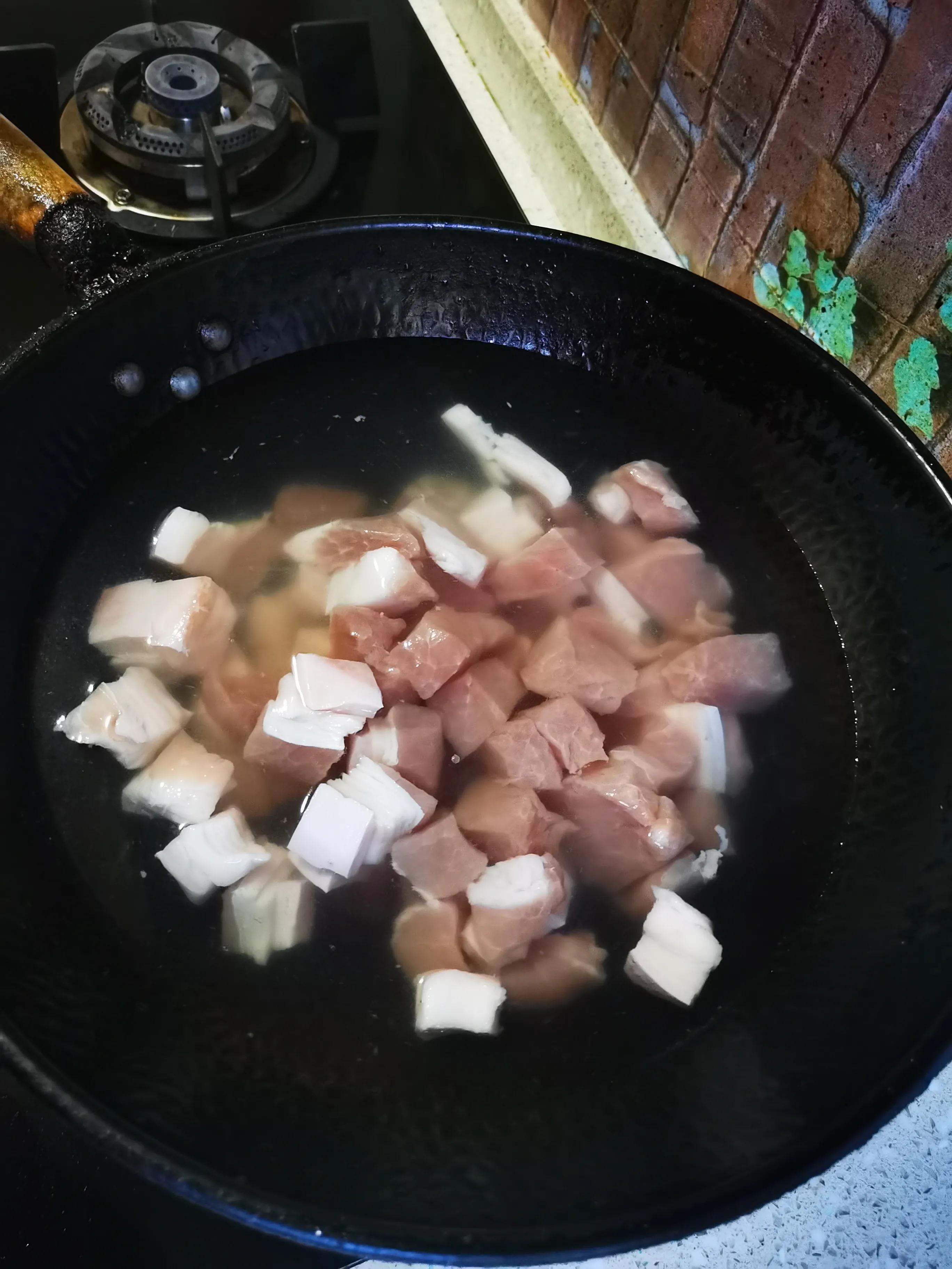 红烧肉家常做法窍门（入口即化的秘诀分享）