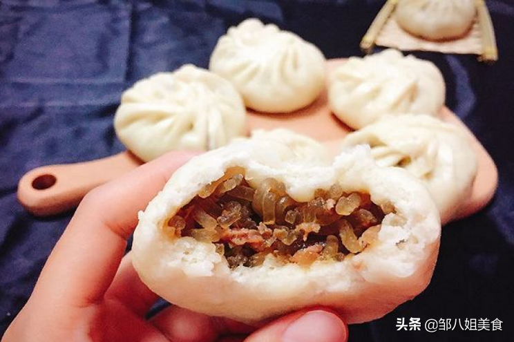 蒸包子一直大火吗（在家蒸包子是热水好还是冷水好）-8
