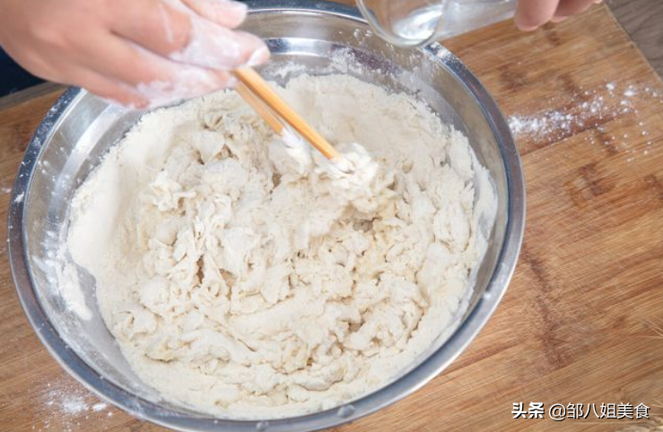 蒸包子一直大火吗（在家蒸包子是热水好还是冷水好）-3