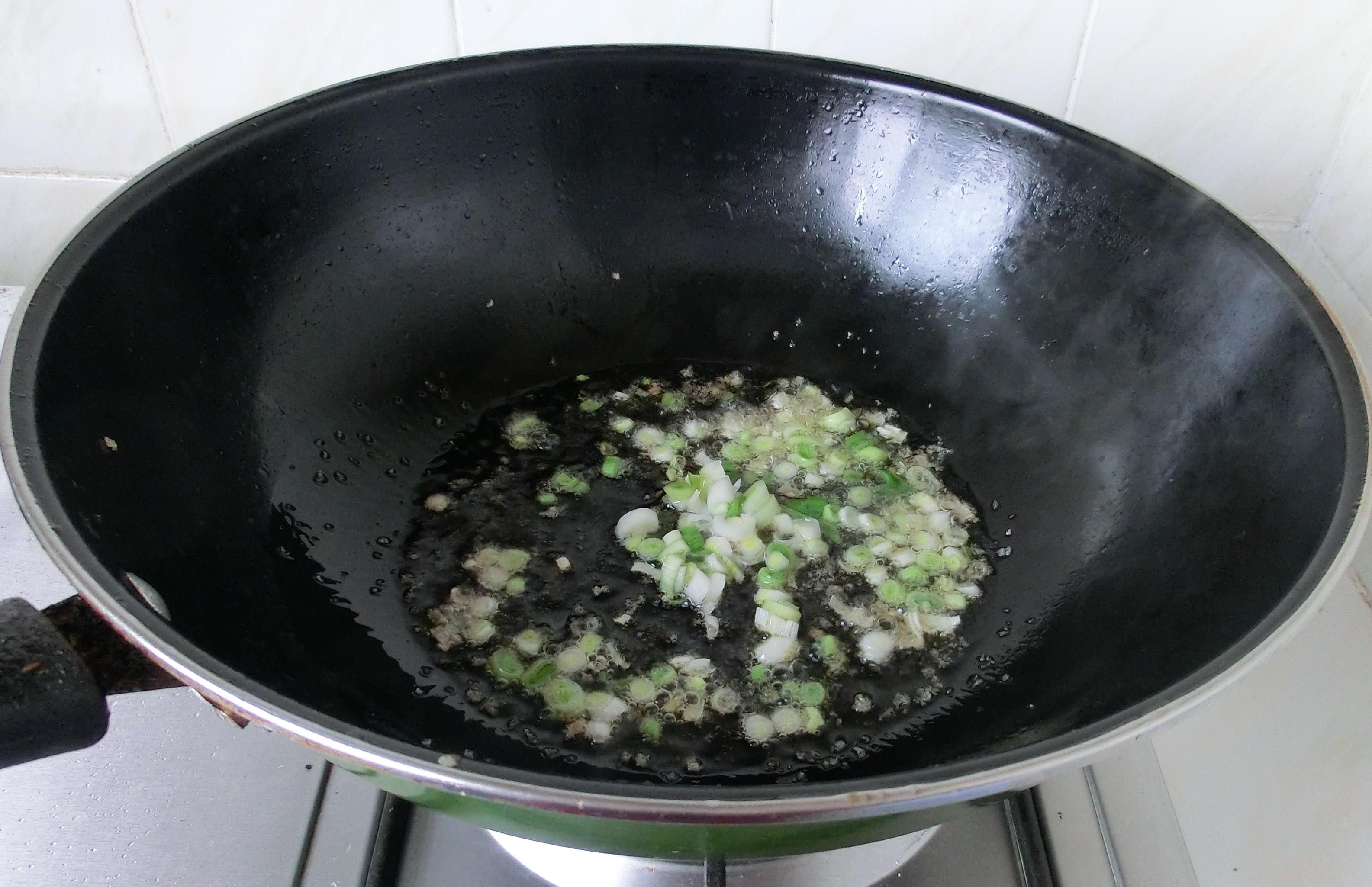 干竹笋用热水泡还是冷水泡（笋干的最快泡发方法及做法）-9