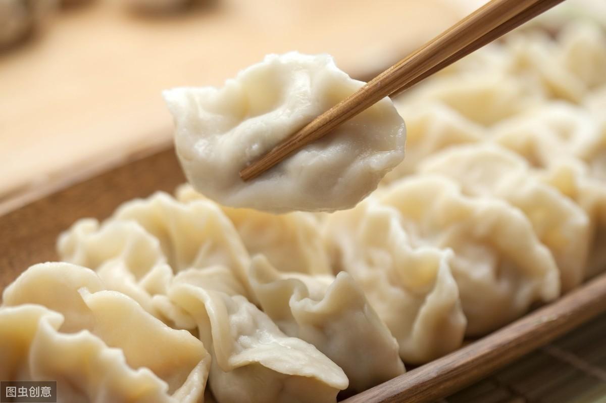 包饺子和面用冷水还是热水（饺子不露馅的诀窍）-1