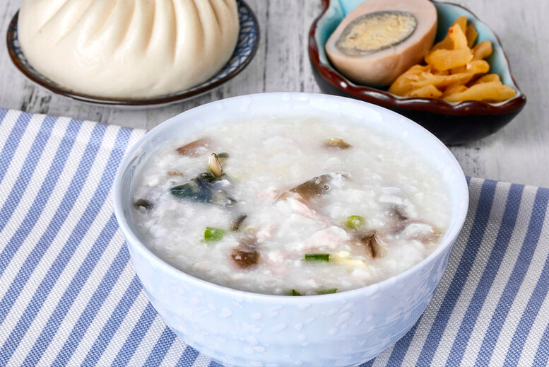 皮蛋瘦肉粥怎么做不腥（皮蛋怎么去腥味窍门）-7