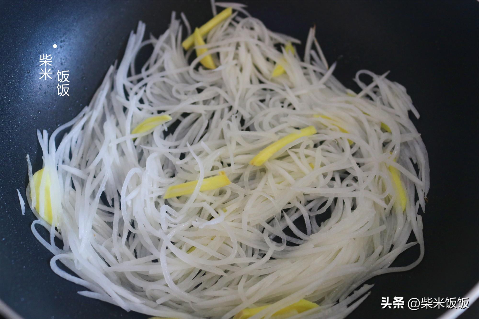干裙带菜用热水还是冷水泡（裙带萝卜鸡蛋汤的做法）-9