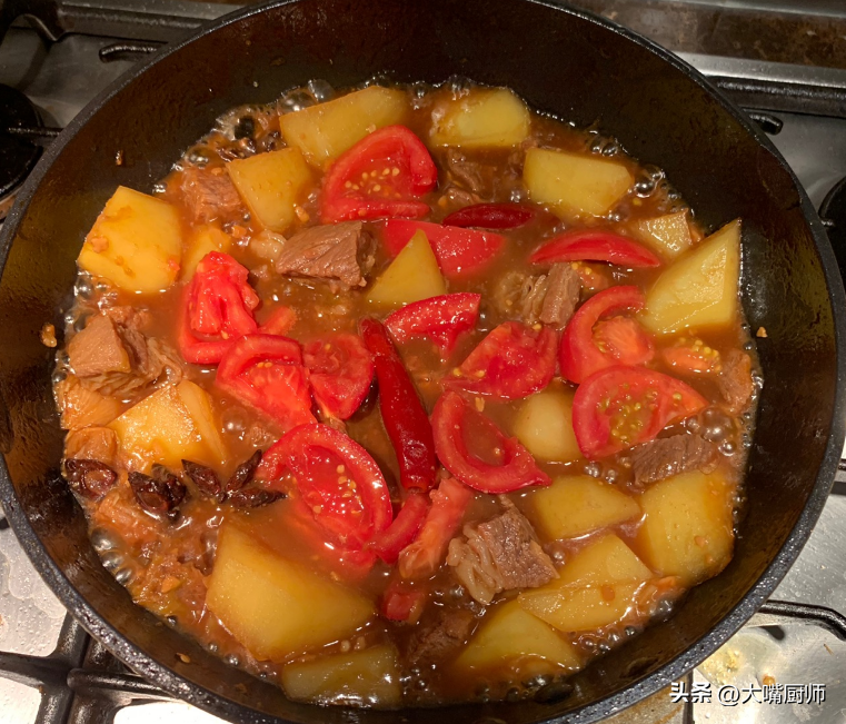 牛肉炖完后嚼不动补救（炖牛肉的做法怎样又烂又软）-8