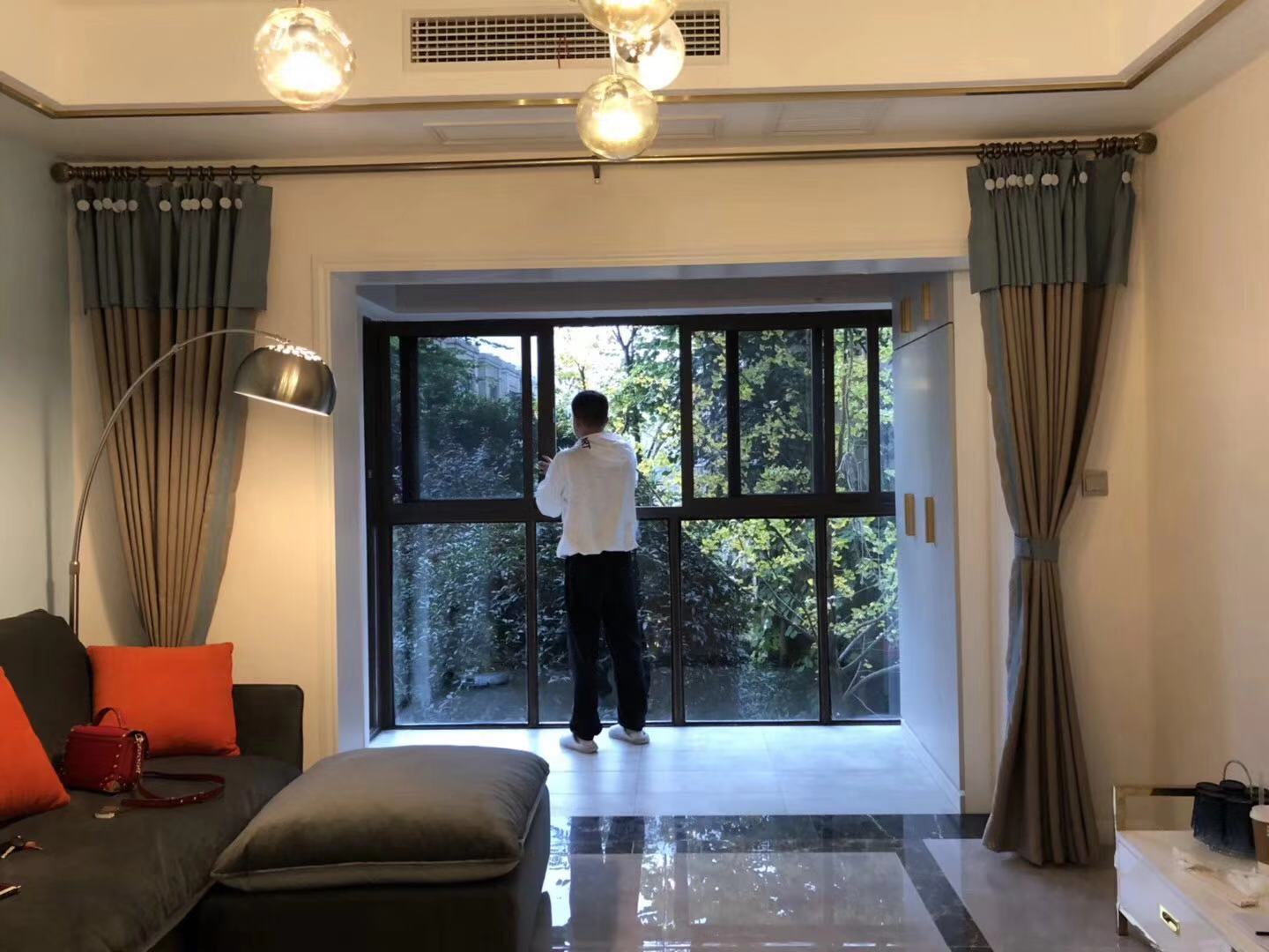 现代风格布艺沙发与装修的搭配方案-2