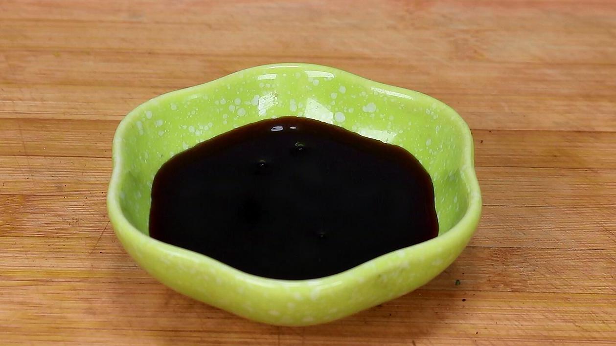 生抽和味极鲜哪个炒菜好吃（生抽老抽味极鲜酱油的区别）-2