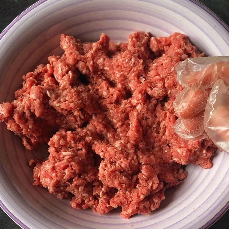 超汉堡微波炉加热多久（汉堡牛肉饼的做法）-2