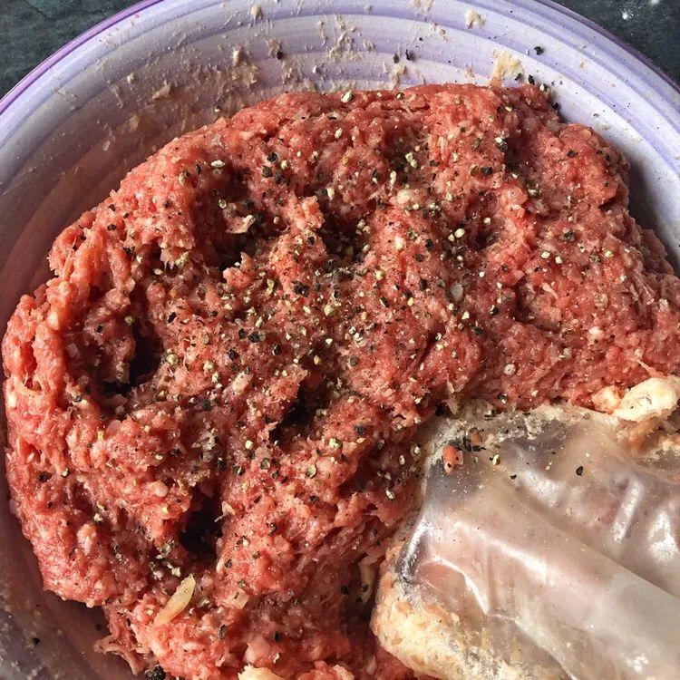 超汉堡微波炉加热多久（汉堡牛肉饼的做法）-6