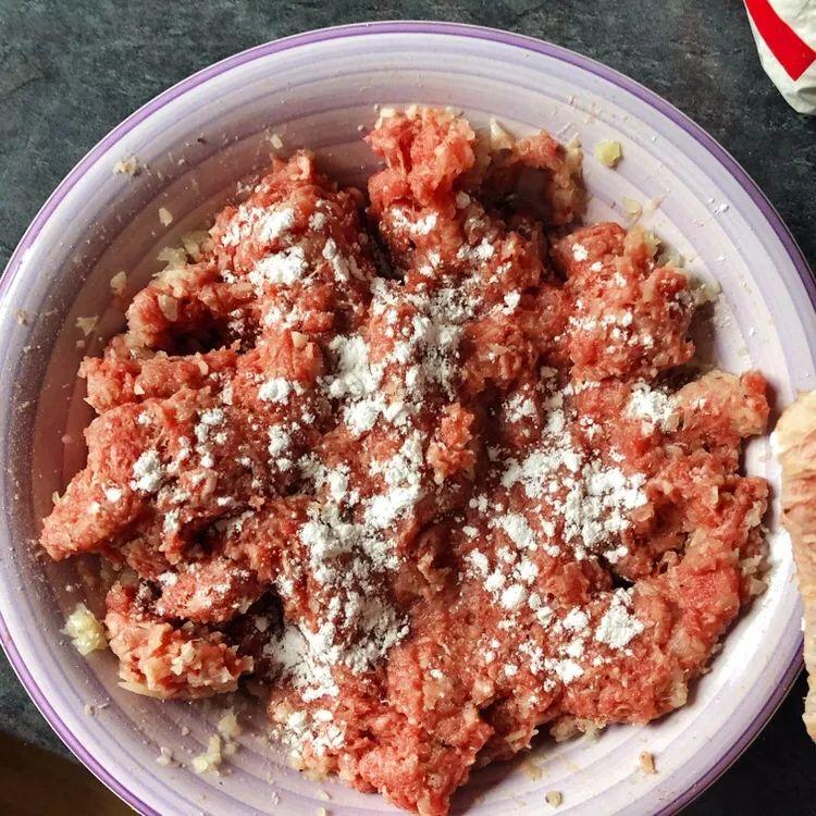 超汉堡微波炉加热多久（汉堡牛肉饼的做法）-7