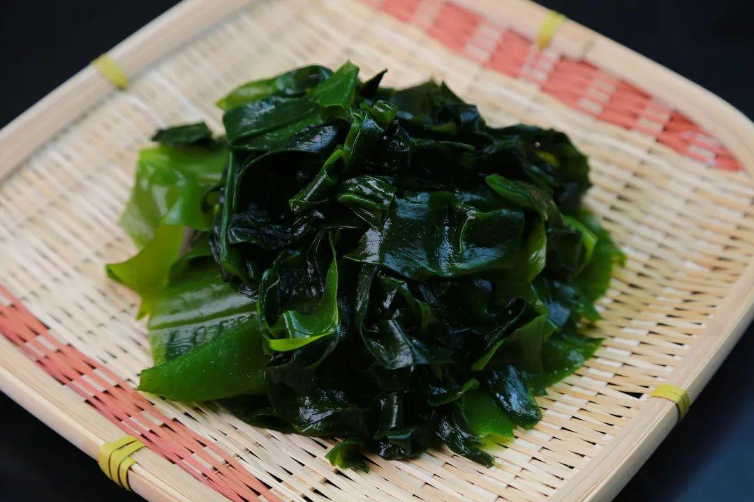 裙带菜的别名叫什么（裙带菜和海带的区别）-1