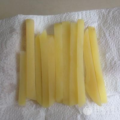 薯条烤箱温度和时间（烤箱里烤薯条的做法窍门）-6
