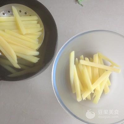 薯条烤箱温度和时间（烤箱里烤薯条的做法窍门）-5