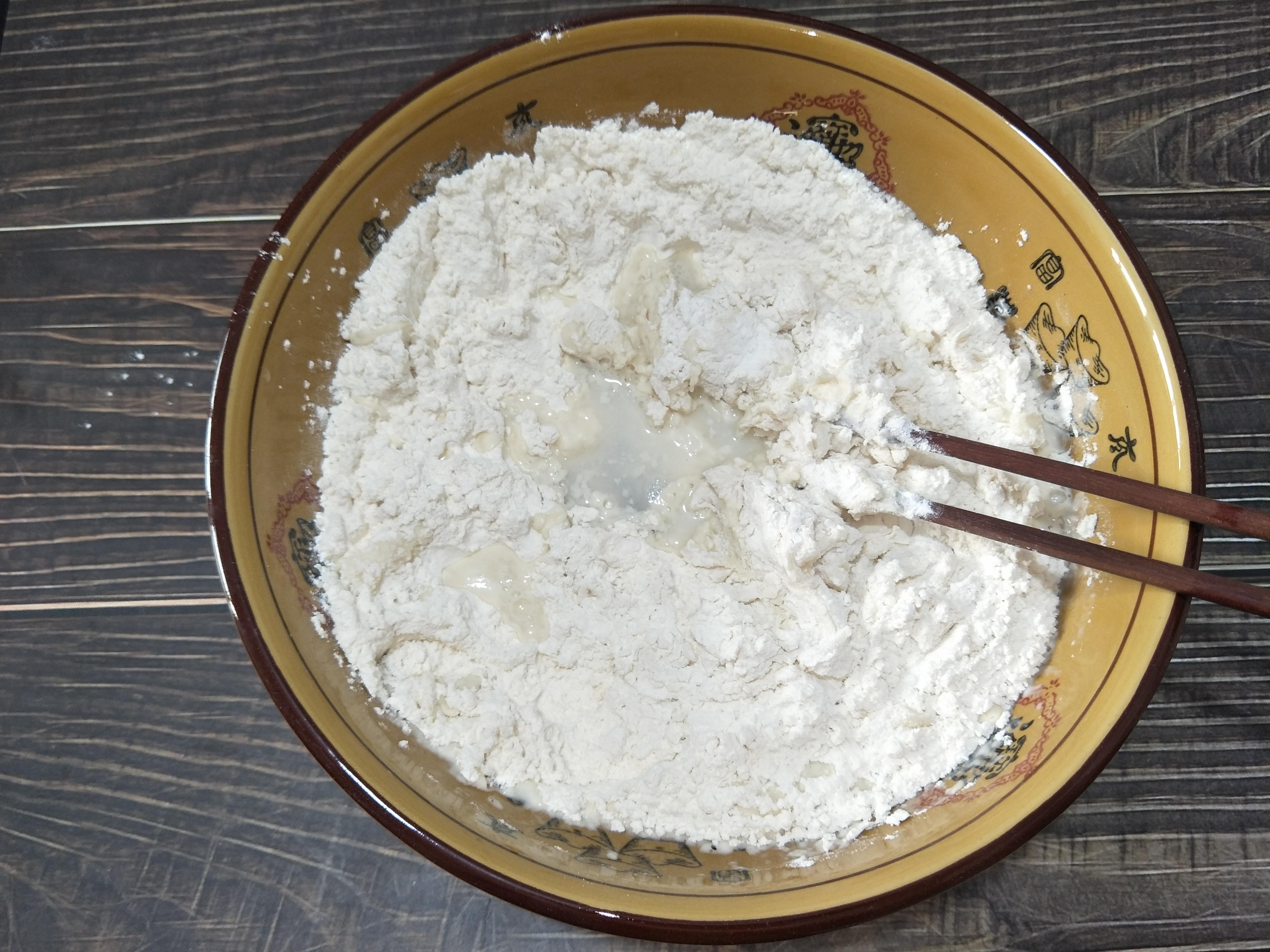 包饺子和面用冷水还是热水（饺子不露馅的诀窍）-3