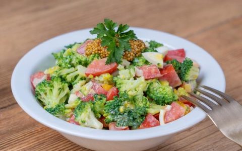 芹菜能生吃吗（蔬菜是生吃好还是熟吃好）