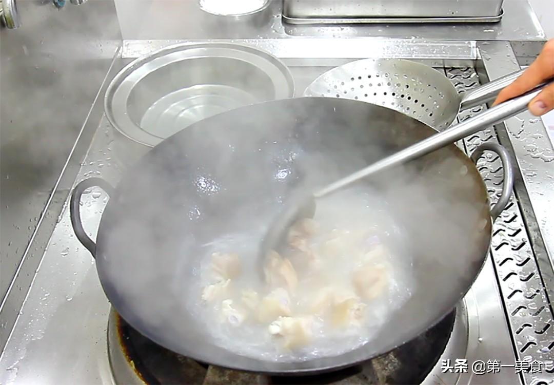  猪蹄焯水多长时间合适（啤酒焖猪蹄的做法窍门）-5