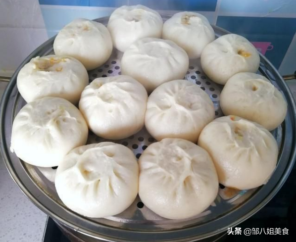蒸包子一直大火吗（在家蒸包子是热水好还是冷水好）-7