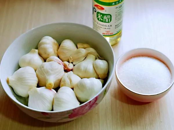 糖蒜腌制几天可以食用（水晶糖蒜的腌制方法）-1