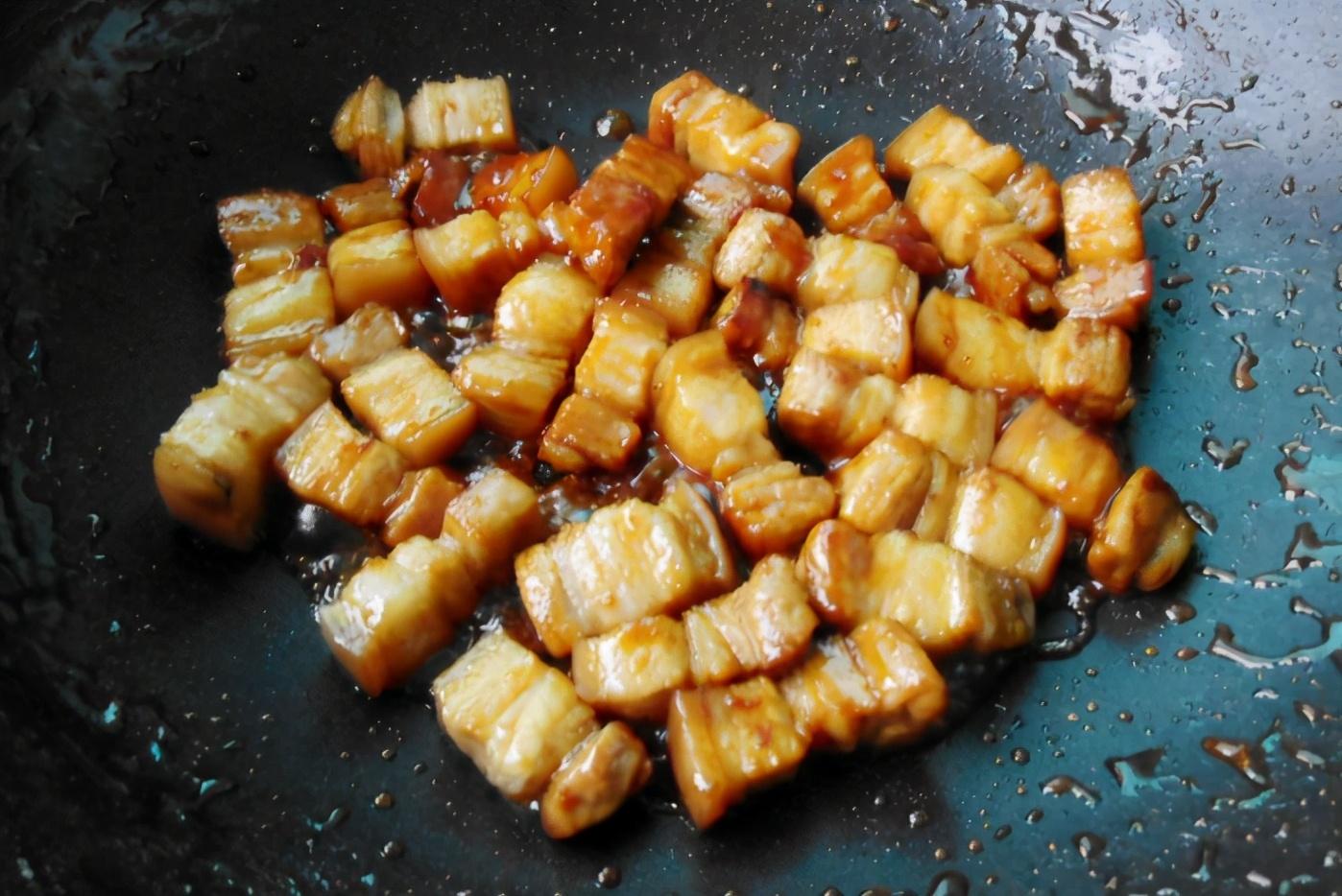 红烧肉什么时候放盐最合适（红烧肉怎么做最好吃又简单）-6