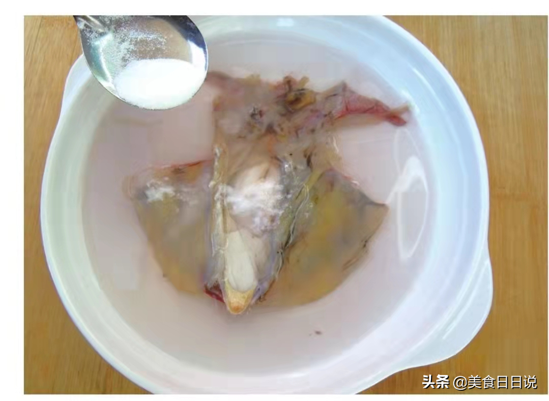 墨鱼干用冷水泡还是用热水泡（墨鱼干的处理方法）-3