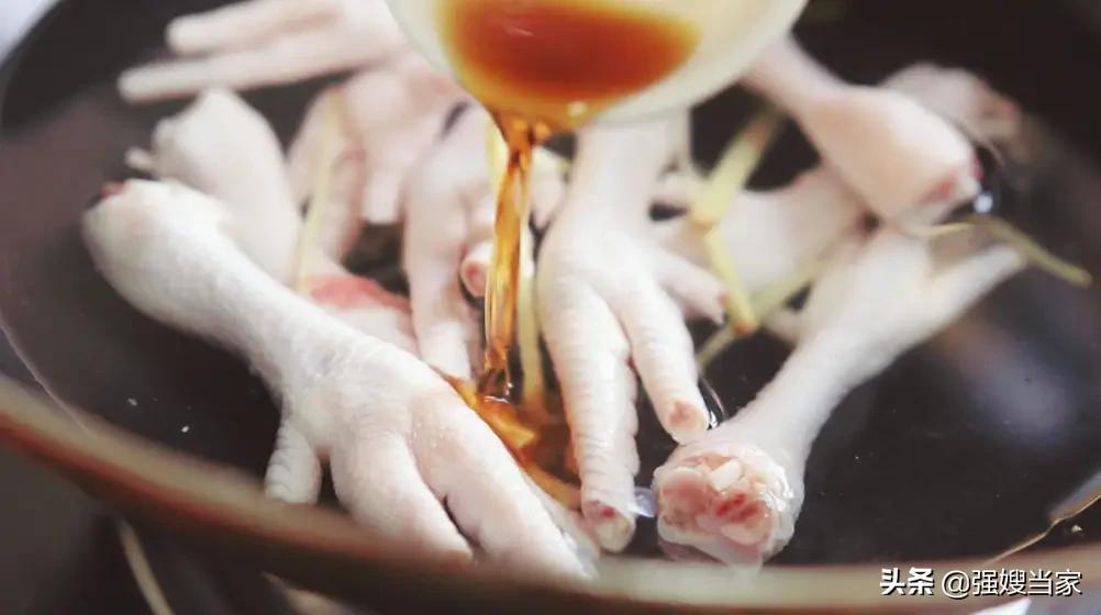 鸡爪焯水多长时间（虎皮凤爪最正宗的做法）-5