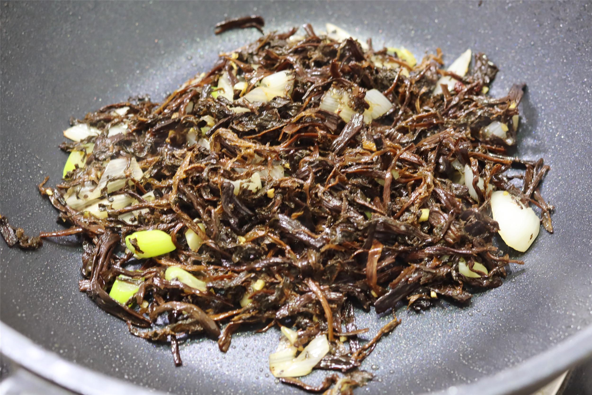 梅菜扣肉是哪个地方的特色菜（正宗梅菜扣肉的家常做法）-10