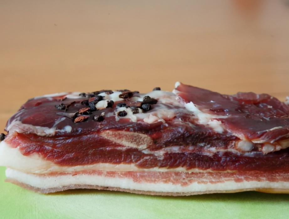 咸肉放冷藏还是冷冻（腌咸肉的腌制方法）-5