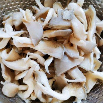 蘑菇焯水需要多长时间（炒蘑菇的家常做法）-2