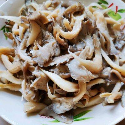 蘑菇焯水需要多长时间（炒蘑菇的家常做法）-4