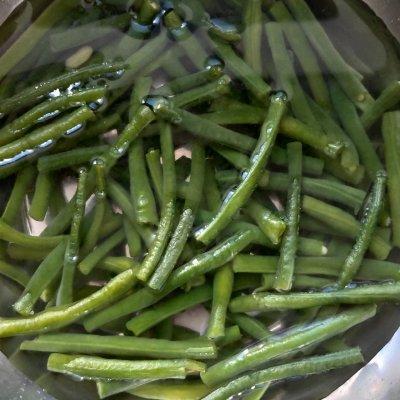 长豆角焯水几分钟熟（凉拌长豆角怎么做最好吃）-4