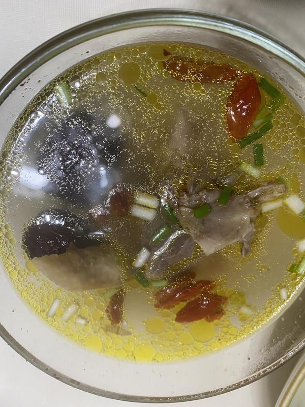 鸽子汤炖多久最营养（鸽子汤放什么材料好）-1