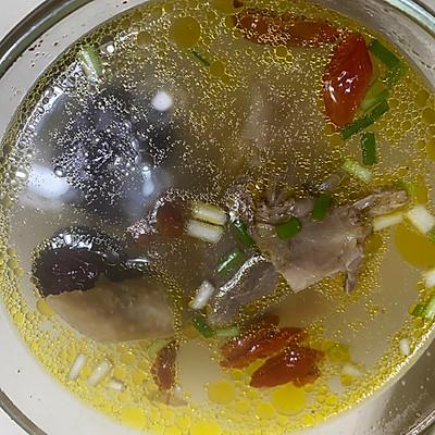 鸽子汤炖多久最营养（鸽子汤放什么材料好）-7