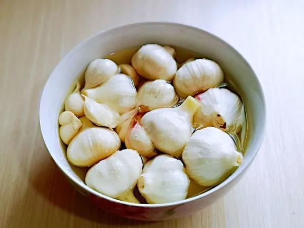 糖蒜腌制几天可以食用（水晶糖蒜的腌制方法）-8