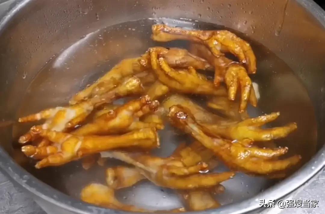鸡爪焯水多长时间（虎皮凤爪最正宗的做法）-8