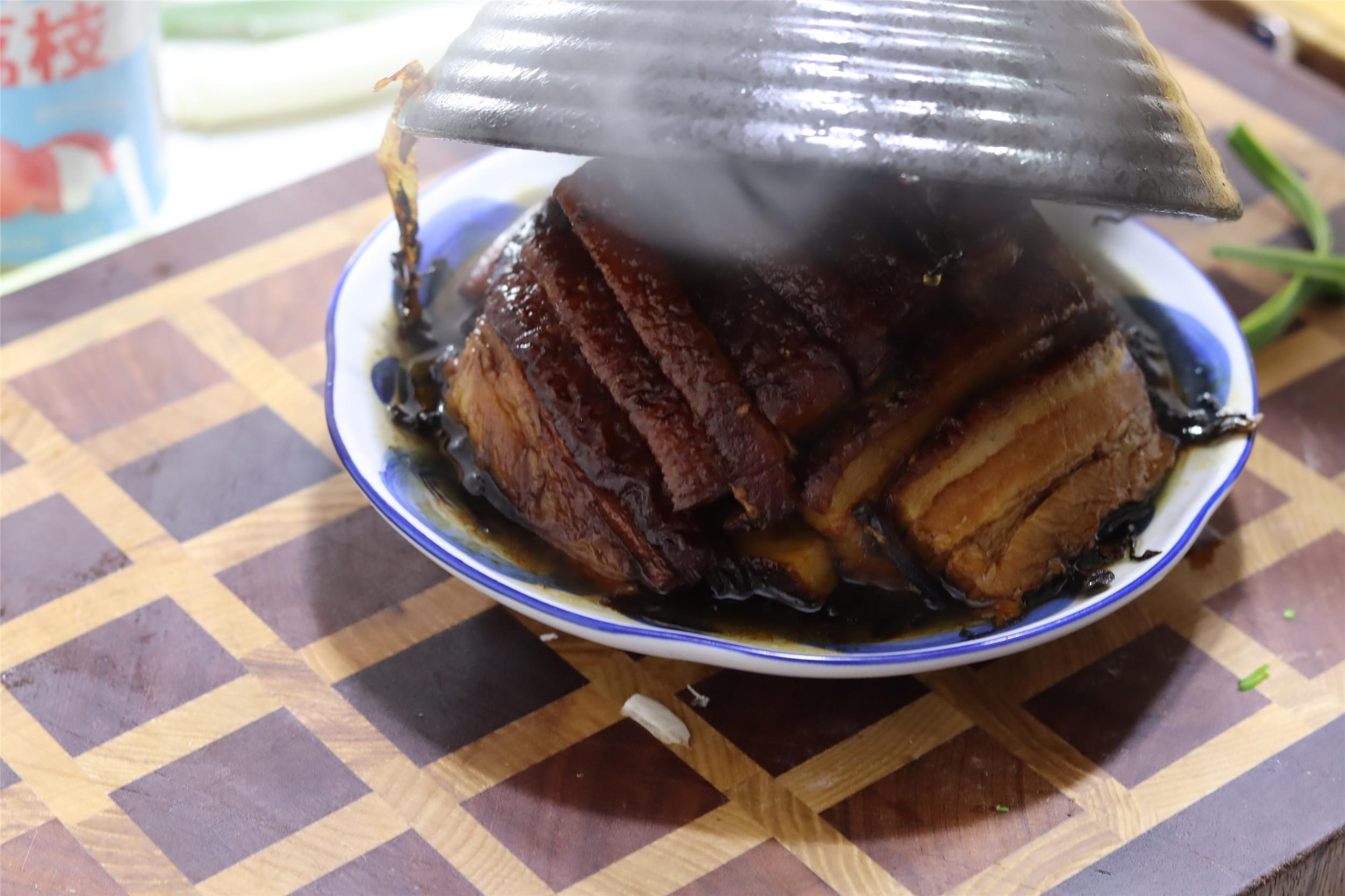 梅菜扣肉是哪个地方的特色菜（正宗梅菜扣肉的家常做法）-13
