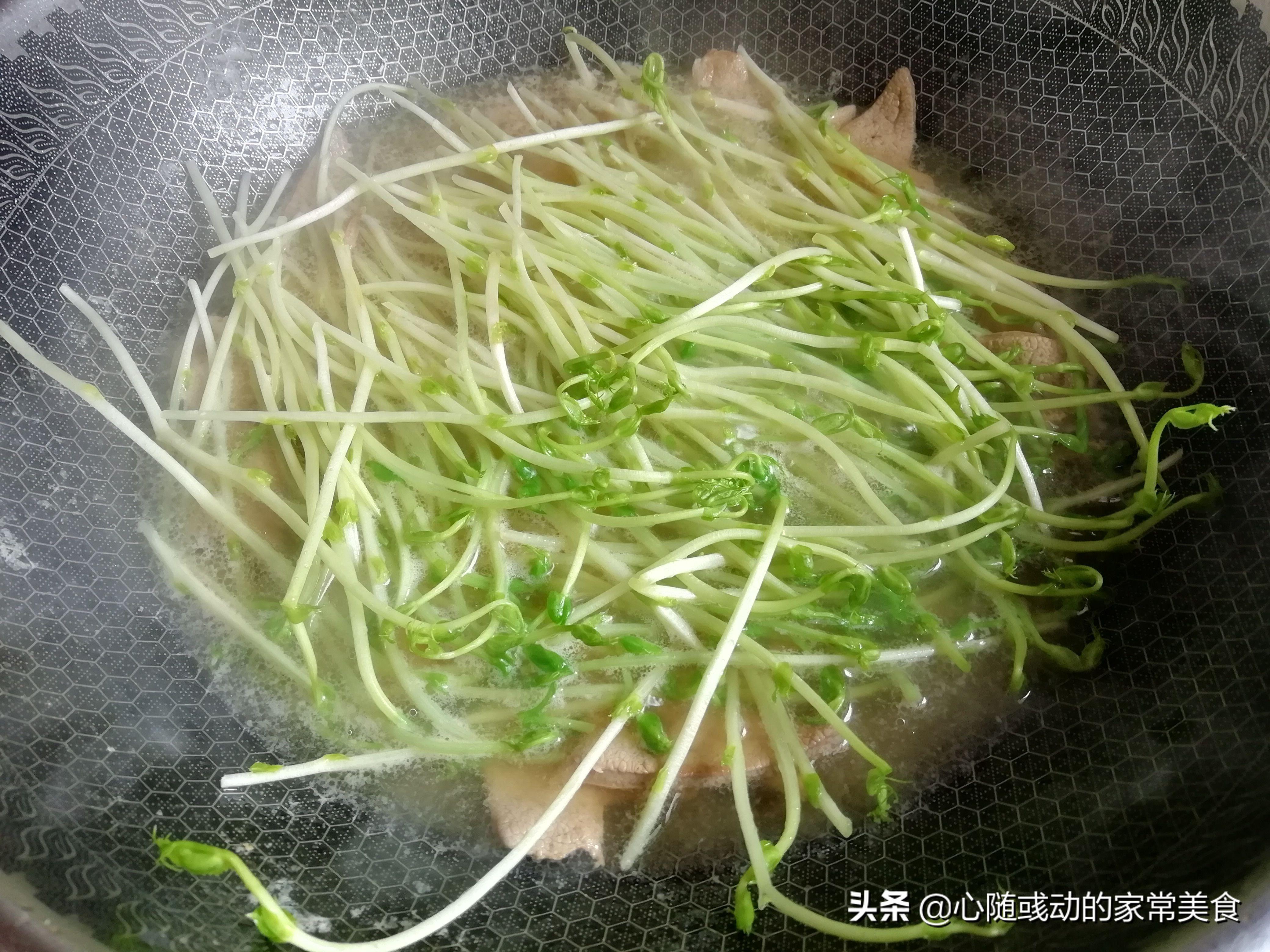 豌豆苗煮多久才熟（豌豆苗猪肝汤的做法）-7