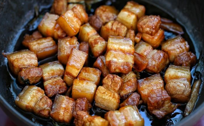 红烧肉什么时候放盐最合适（红烧肉怎么做最好吃又简单）-7