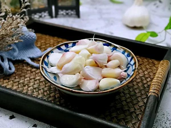 糖蒜腌制几天可以食用（水晶糖蒜的腌制方法）-2