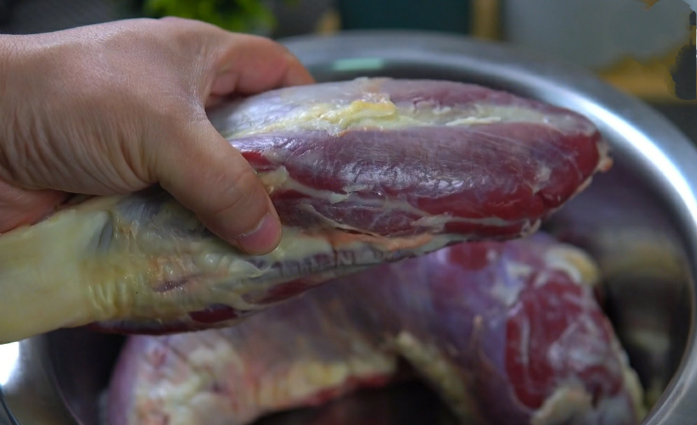 正宗卤牛肉的做法及配料（大厨卤牛肉的正宗做法）-3