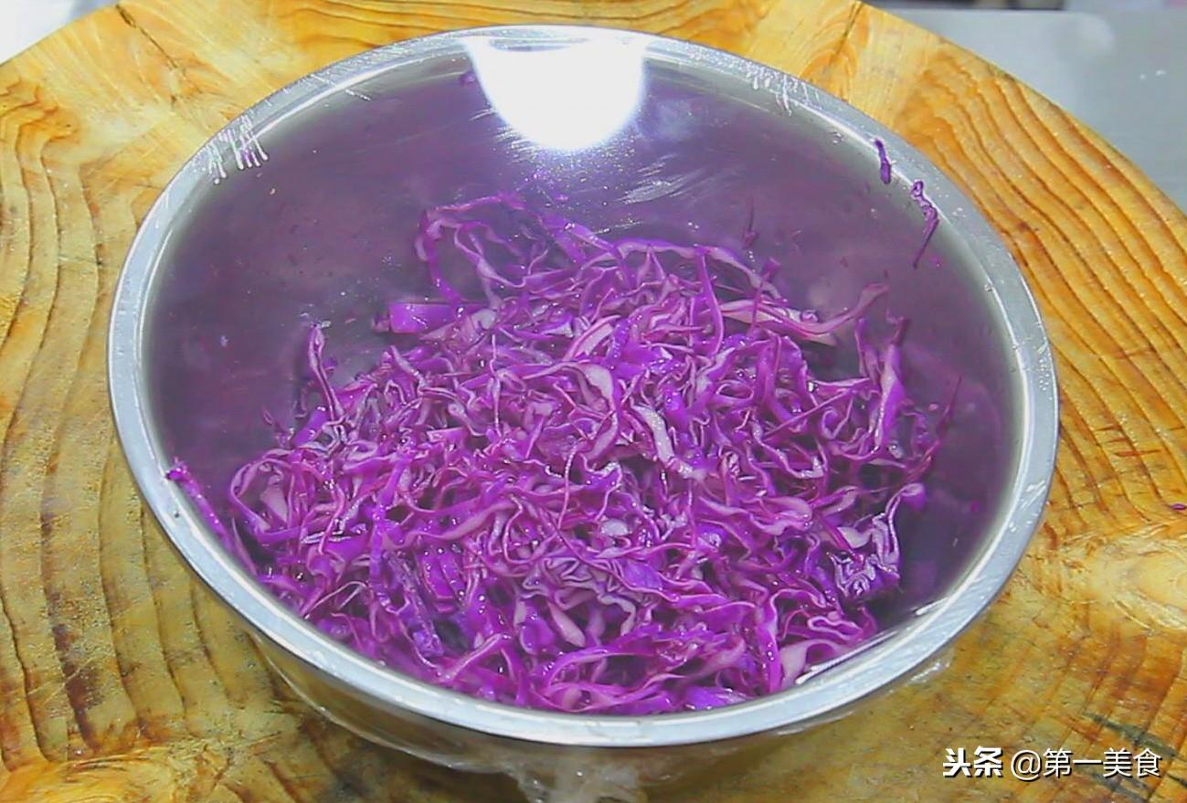凉拌紫甘蓝怎么做好吃又简单（紫甘蓝的家常做法大全）-5