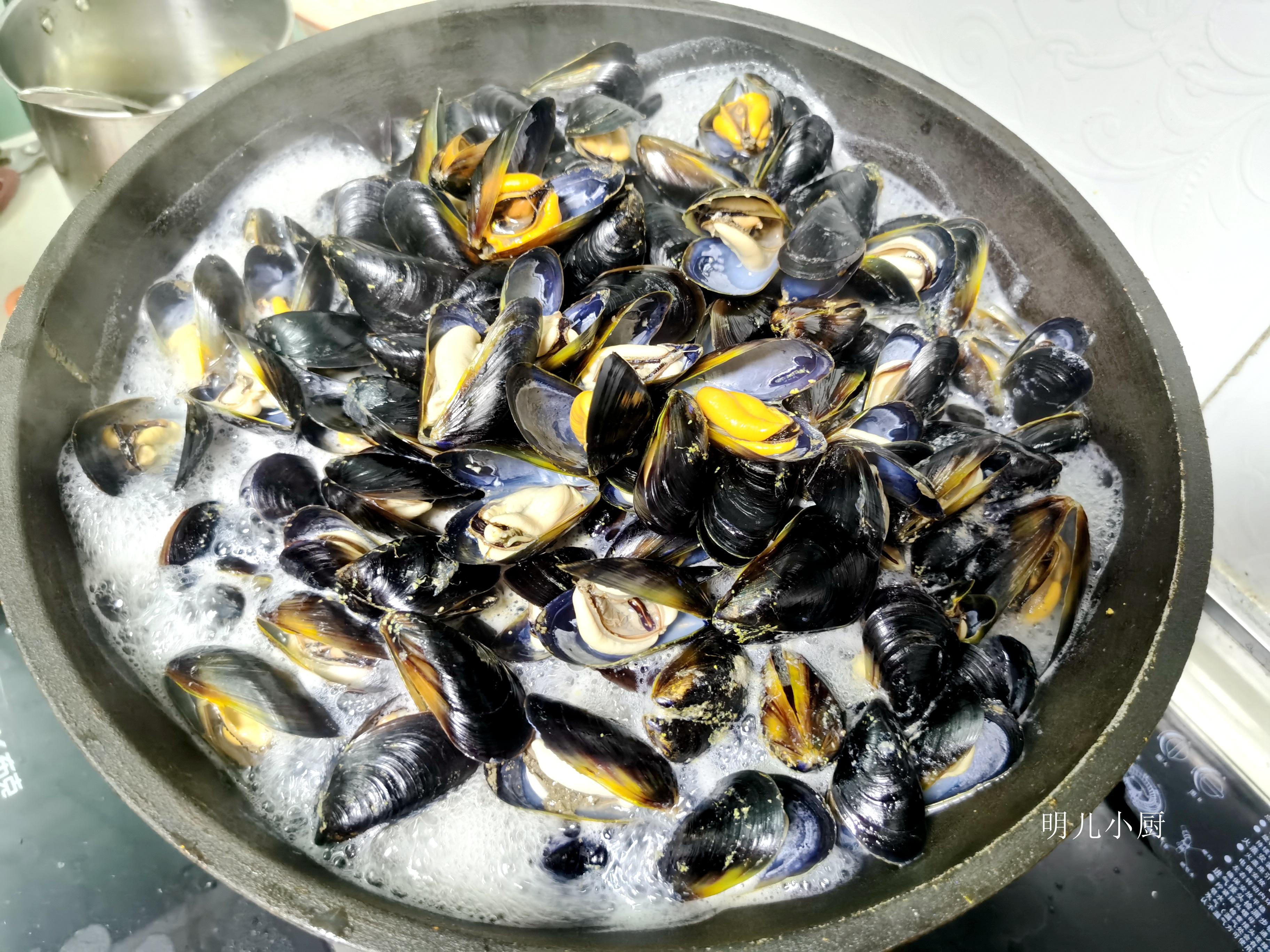 海虹煮好放冷藏还是放保鲜里（海虹怎么保存到第二天）-5