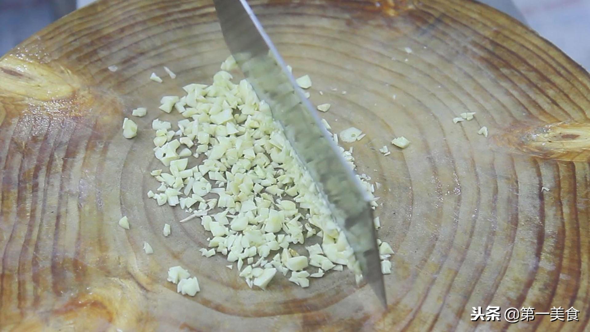 金针菇的做法菜谱（蒜茸蒸金针菇的做法窍门）-3