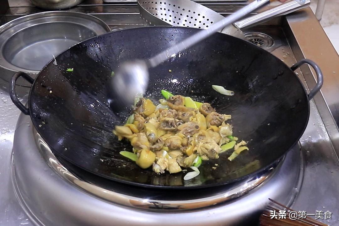 鸡肉冷水焯还是开水焯（炖鸡汤的鸡炒一下炖还是直接炖）-7