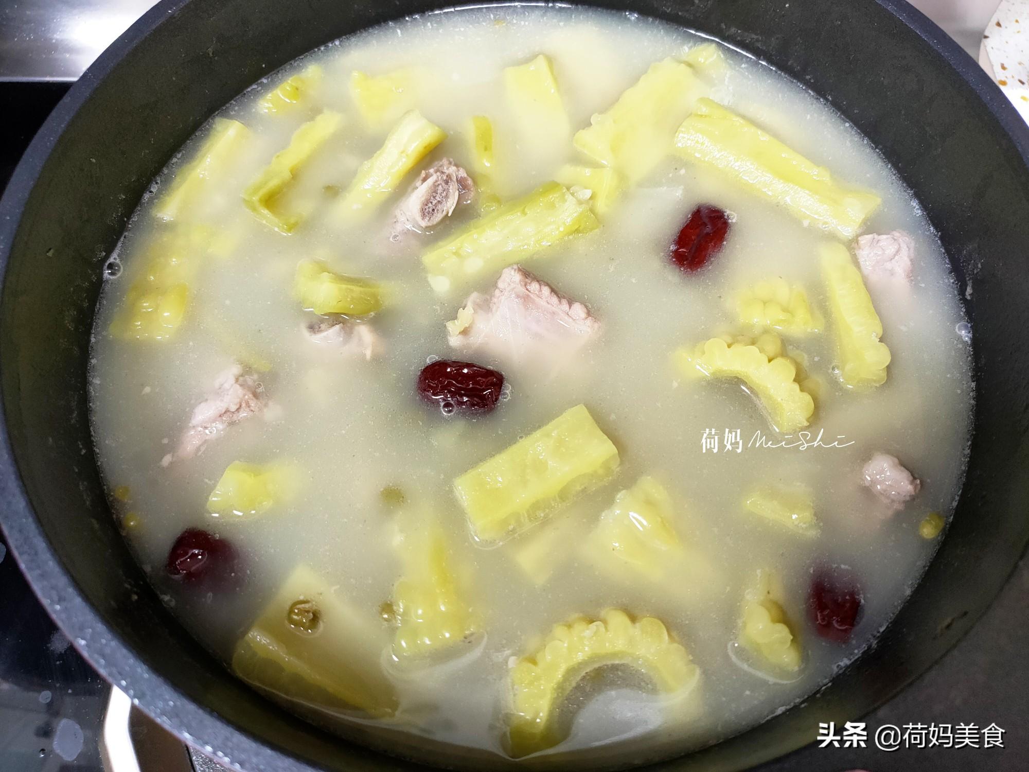 苦瓜炖排骨怎么做汤不苦（苦瓜排骨汤的做法大全）-8