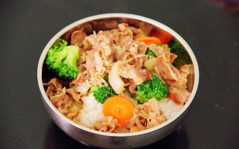 吉野家招牌牛肉饭酱汁的做法（正宗吉野家牛肉饭的做法）