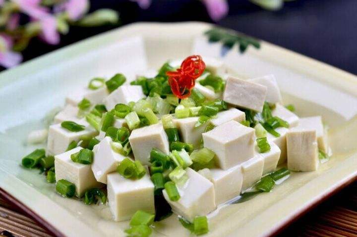 小葱拌豆腐一清二白是什么意思-3