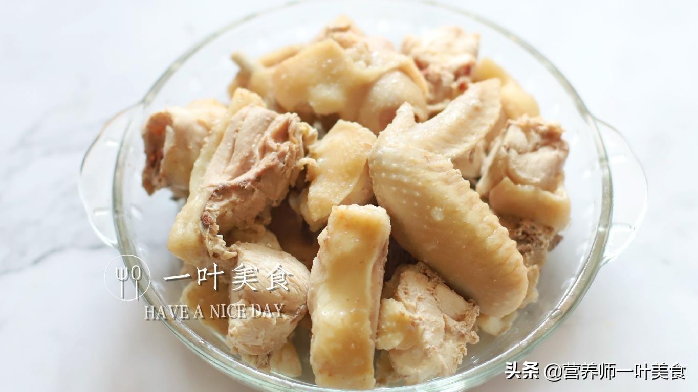 广东椰子煲鸡汤放什么材料（正宗椰子鸡的做法）-8
