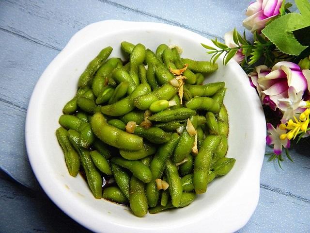 毛豆怎么做好吃水煮家常简单（凉拌毛豆如何做）-3