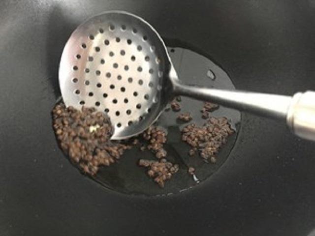 毛豆怎么做好吃水煮家常简单（凉拌毛豆如何做）-5