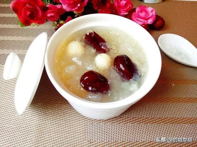 银耳莲子粥的做法窍门_银耳莲子粥需要什么材料-4